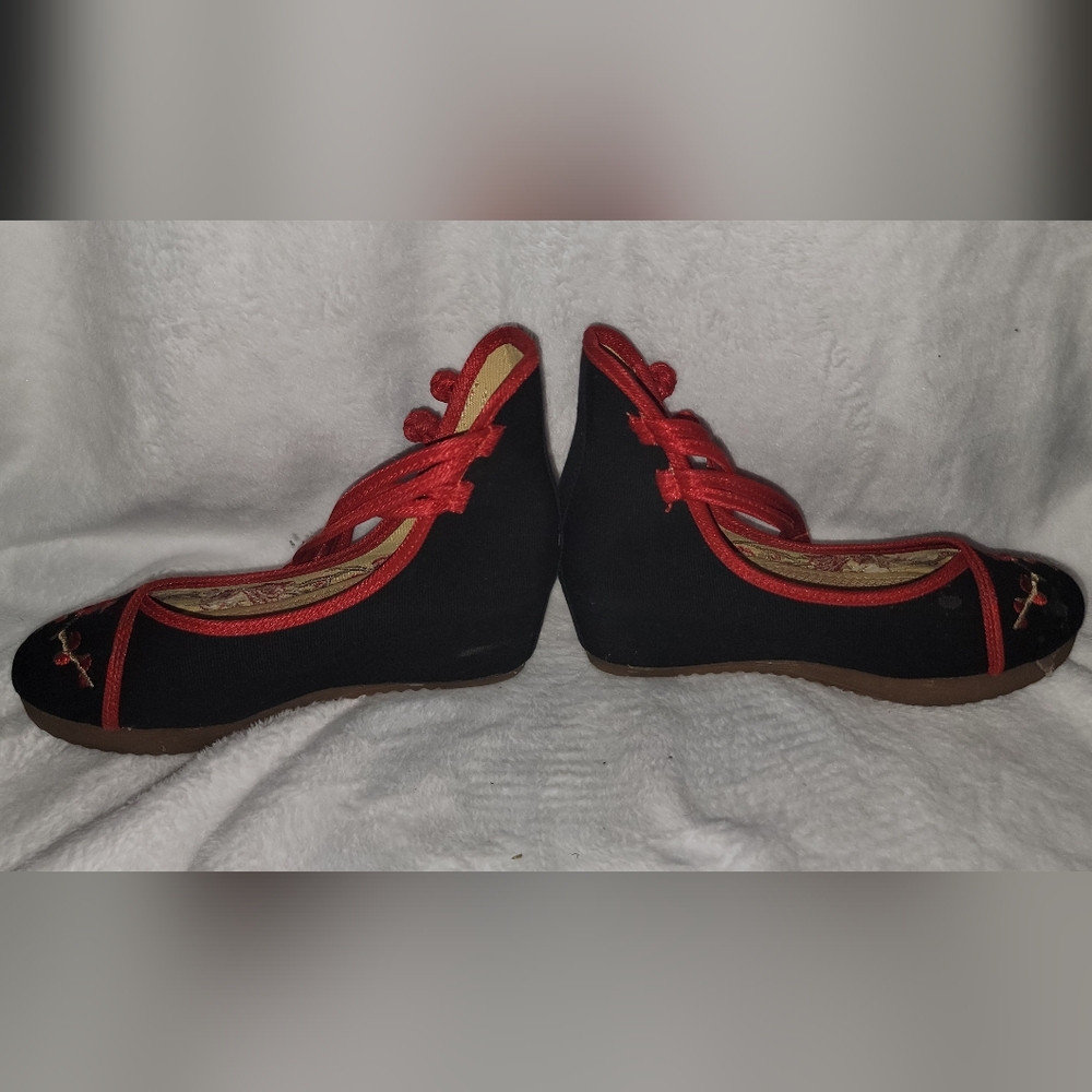 Asian themed black and red shoes